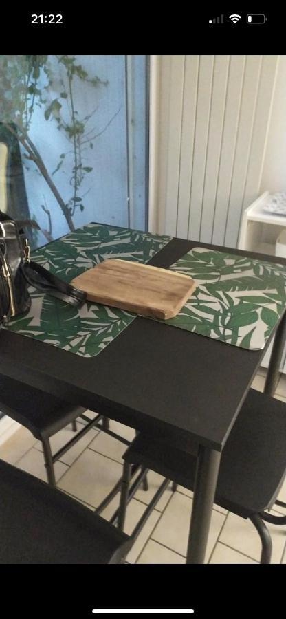 Se: 13A Rue Des Touleuses Pourpre Bed & Breakfast Сержи Екстериор снимка