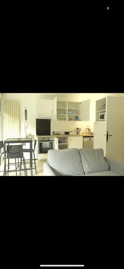 Se: 13A Rue Des Touleuses Pourpre Bed & Breakfast Сержи Екстериор снимка